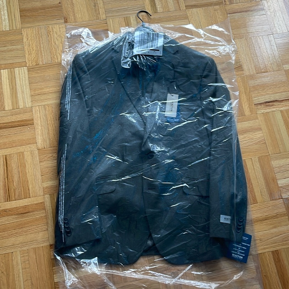 Brand new Kenneth Cole suit